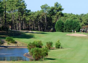 Top 7 Wickedly Weird Golf Courses