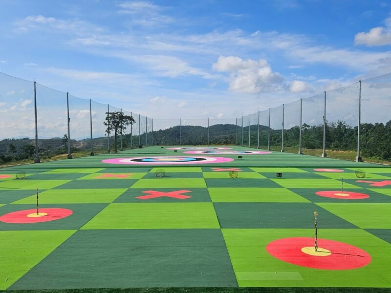 A multi target driving range with coloured landing zones